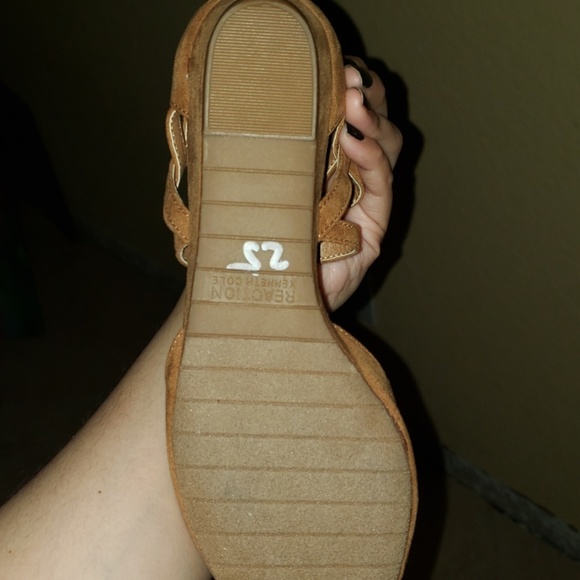 Flats - Picture 6 of 6